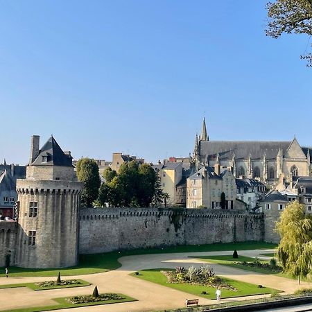 Ferienwohnung Laroche Grand Duplex Dans Le Centre Historique Avec Garage Vannes Exterior foto