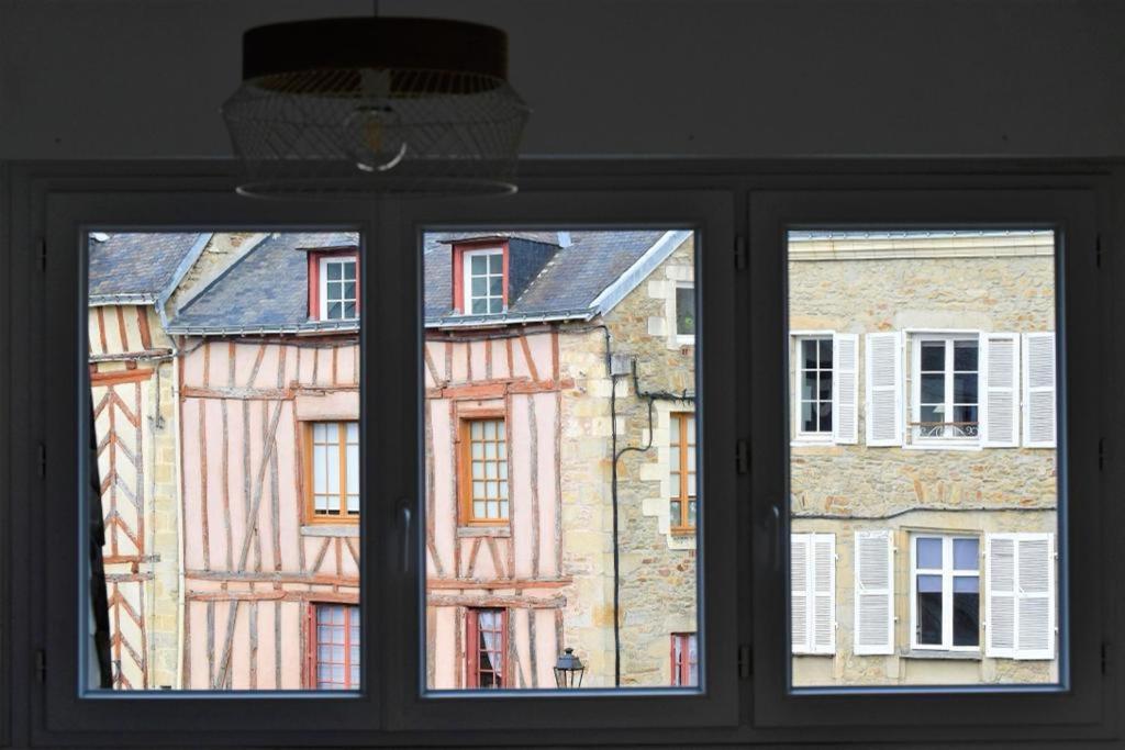 Ferienwohnung Laroche Grand Duplex Dans Le Centre Historique Avec Garage Vannes Exterior foto