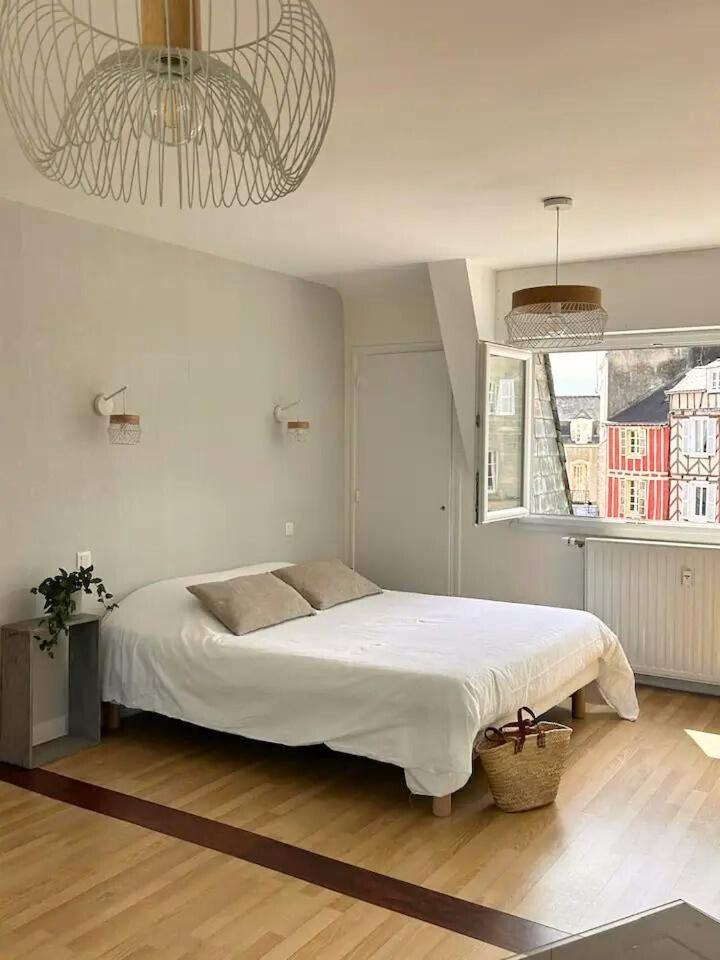 Ferienwohnung Laroche Grand Duplex Dans Le Centre Historique Avec Garage Vannes Exterior foto