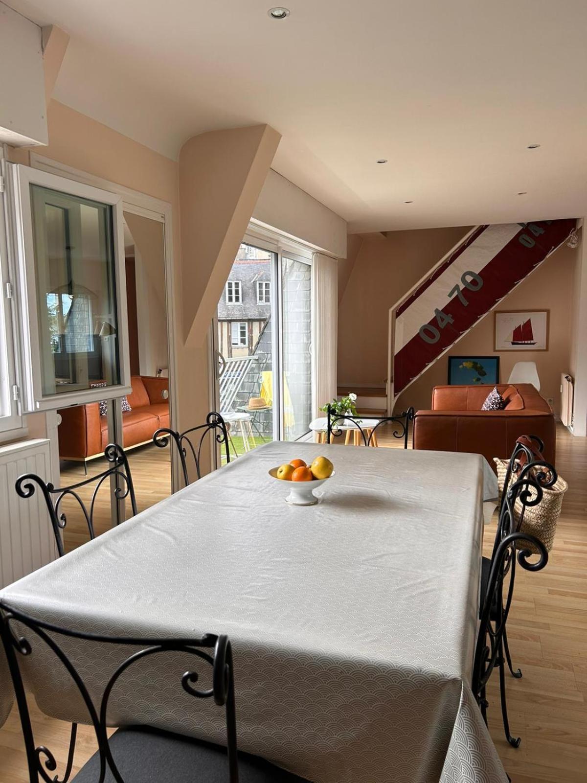 Ferienwohnung Laroche Grand Duplex Dans Le Centre Historique Avec Garage Vannes Exterior foto