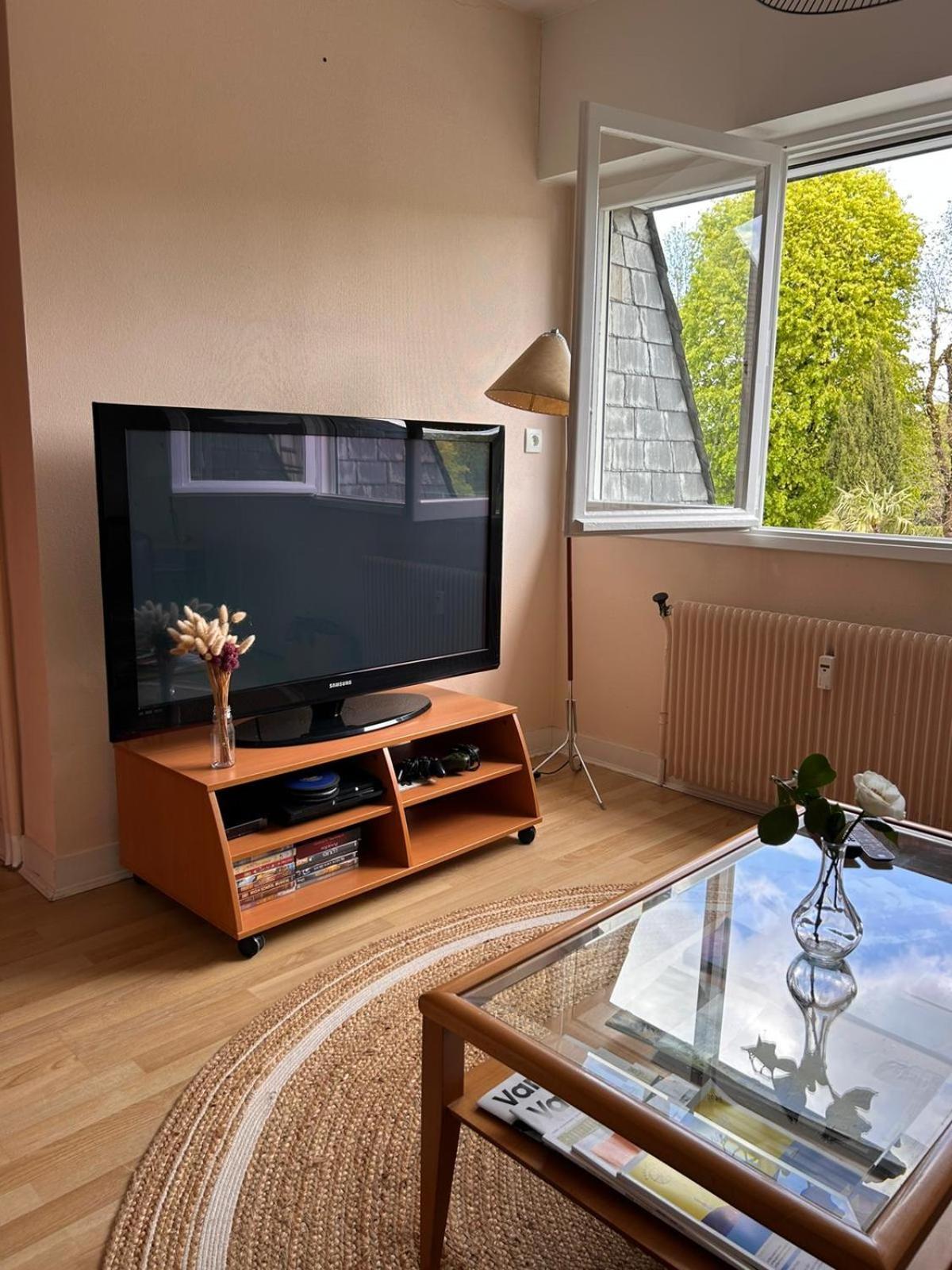 Ferienwohnung Laroche Grand Duplex Dans Le Centre Historique Avec Garage Vannes Exterior foto